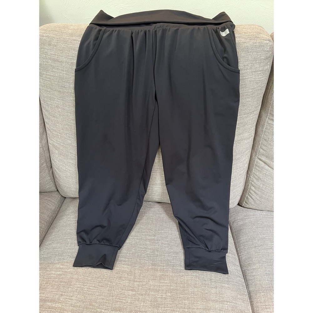 EUC. Ladies black Body Glove pants.